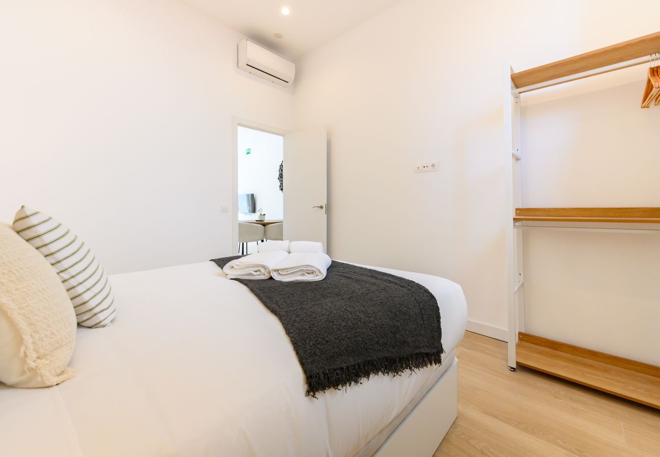 Apartment in Madrid - M (SDB1L1) Piso 1 dormitorio en Tetuán, Madrid