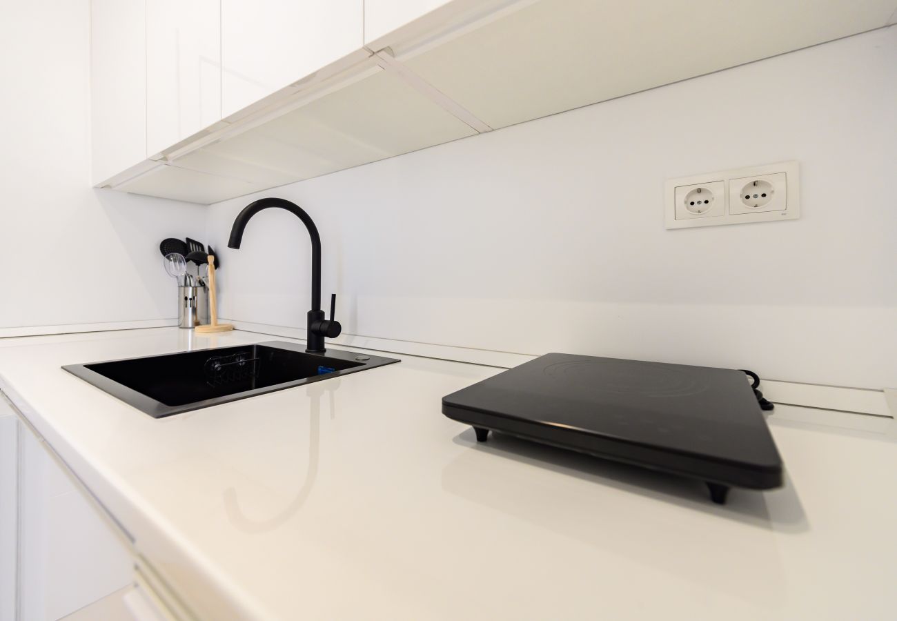 Apartment in Madrid - M (SDB1L2) Piso 1 dormitorio en Tetuán, Madrid