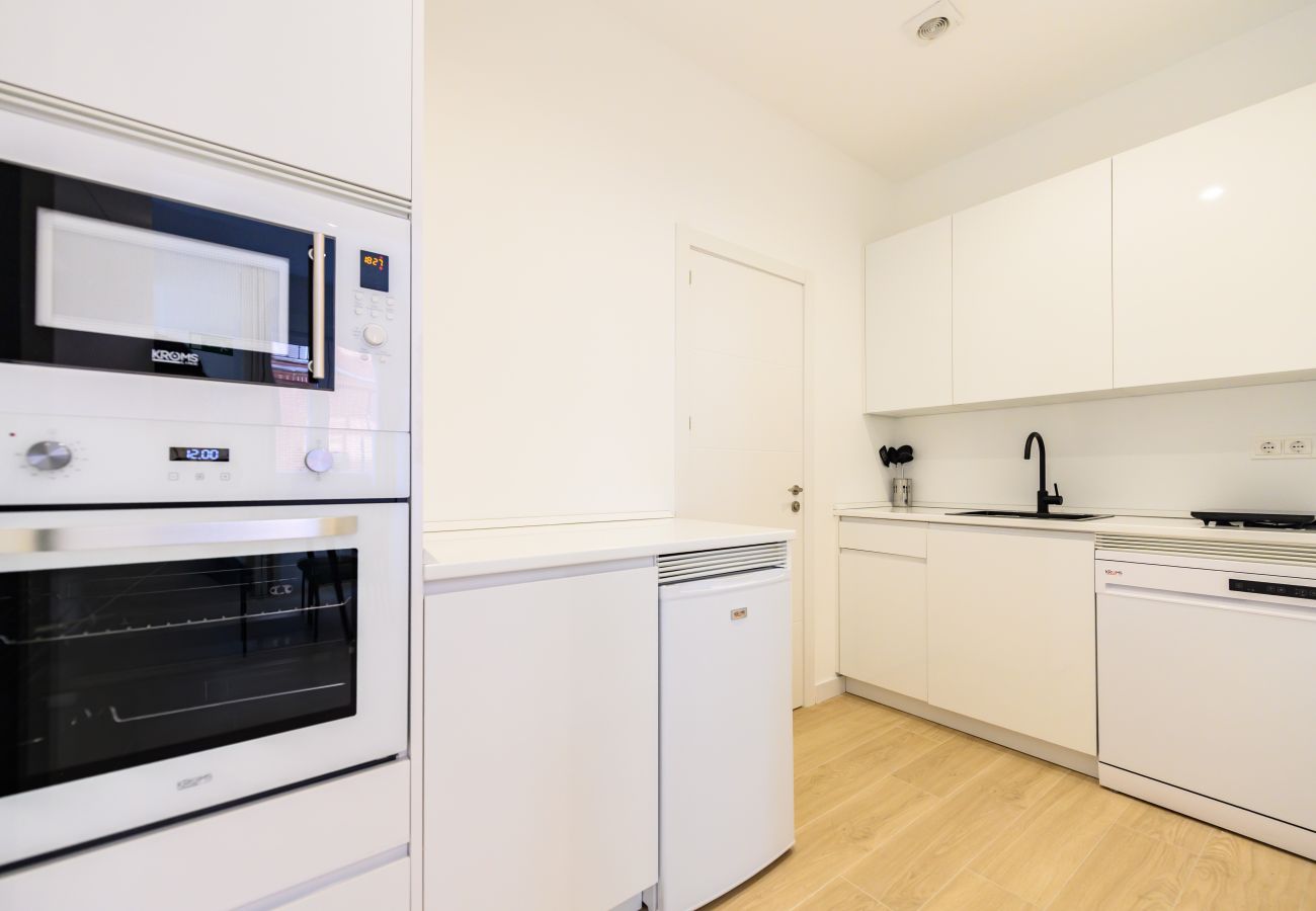Apartment in Madrid - M (SDB1L4) Piso 1 dormitorio en Tetuán, Madrid