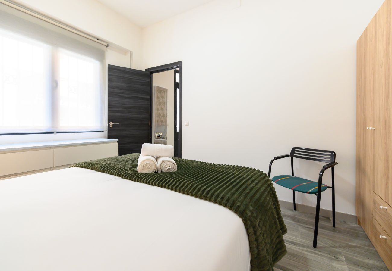 Apartment in Madrid - M (CAÑ220A) Piso de 2 dormitorios en Tetuán