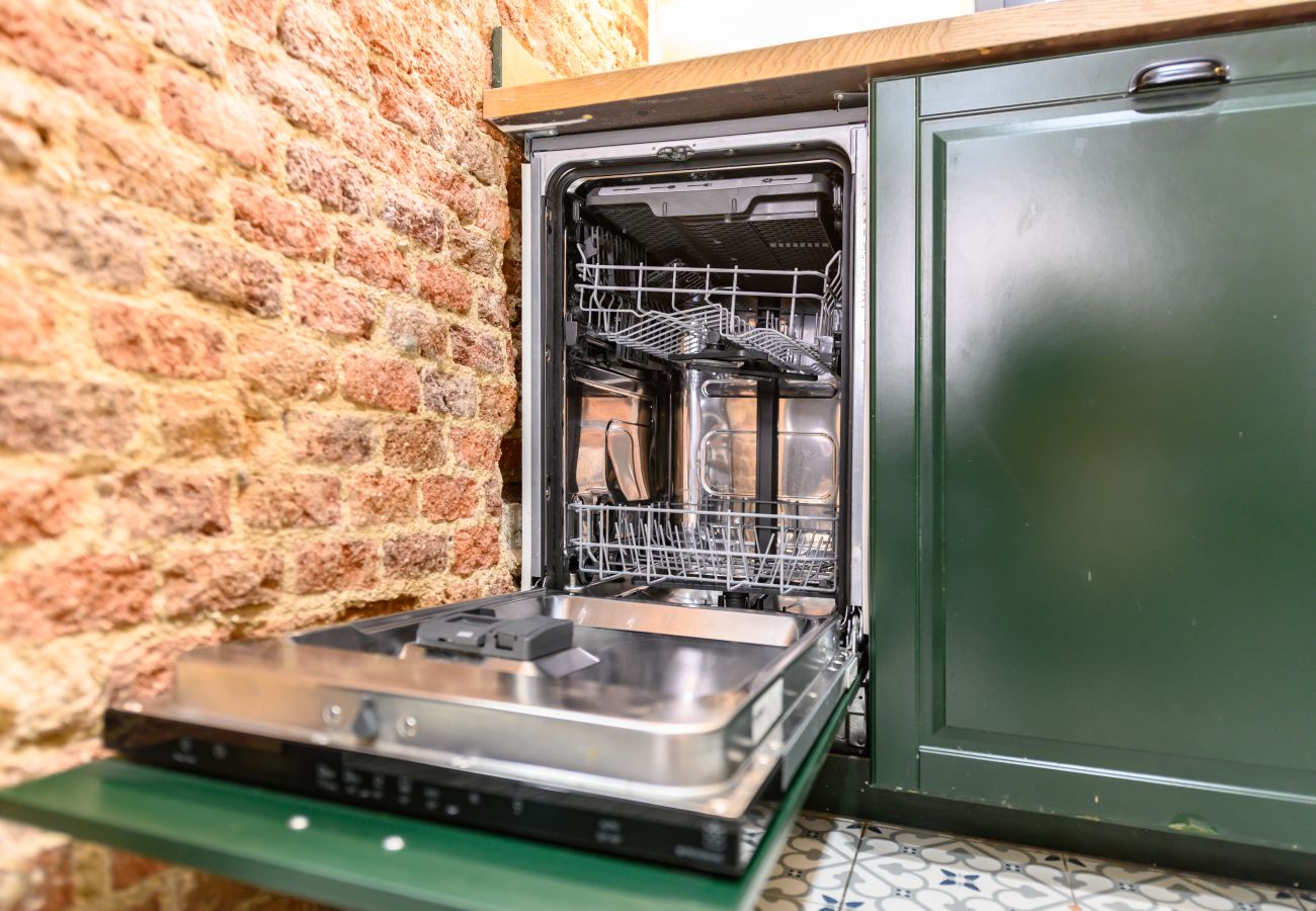 Apartment in Madrid - M (CAÑ220A) Piso de 2 dormitorios en Tetuán