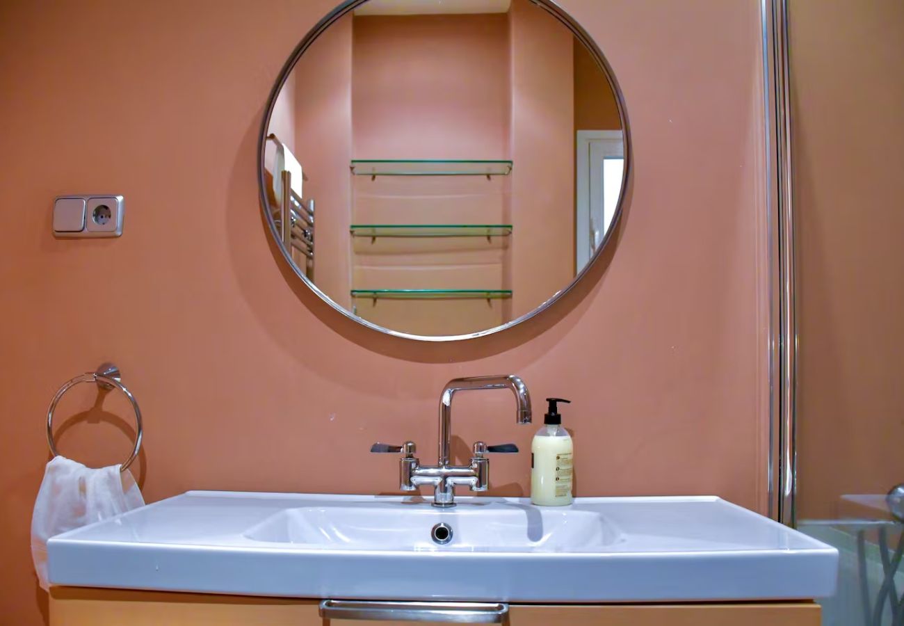 Apartment in Madrid - M (DLC132I) Piso 2 dormitorios en el Centro de Mad