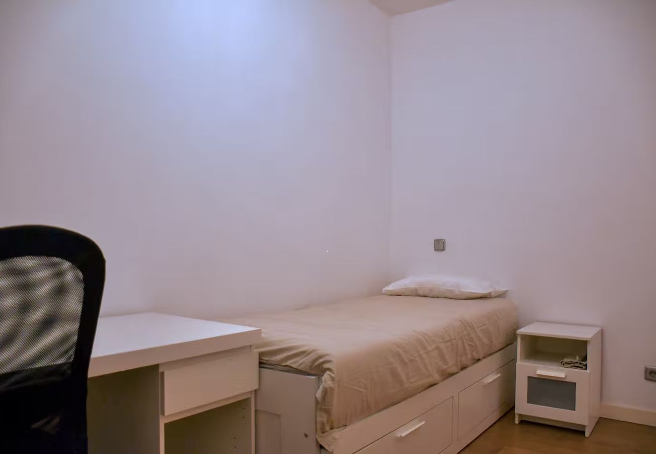 Apartment in Madrid - M (DLC132I) Piso 2 dormitorios en el Centro de Mad