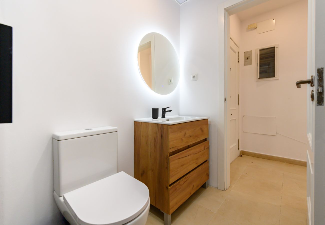 Studio in Madrid - M (DIN134C) Estudio en Centro de Madrid
