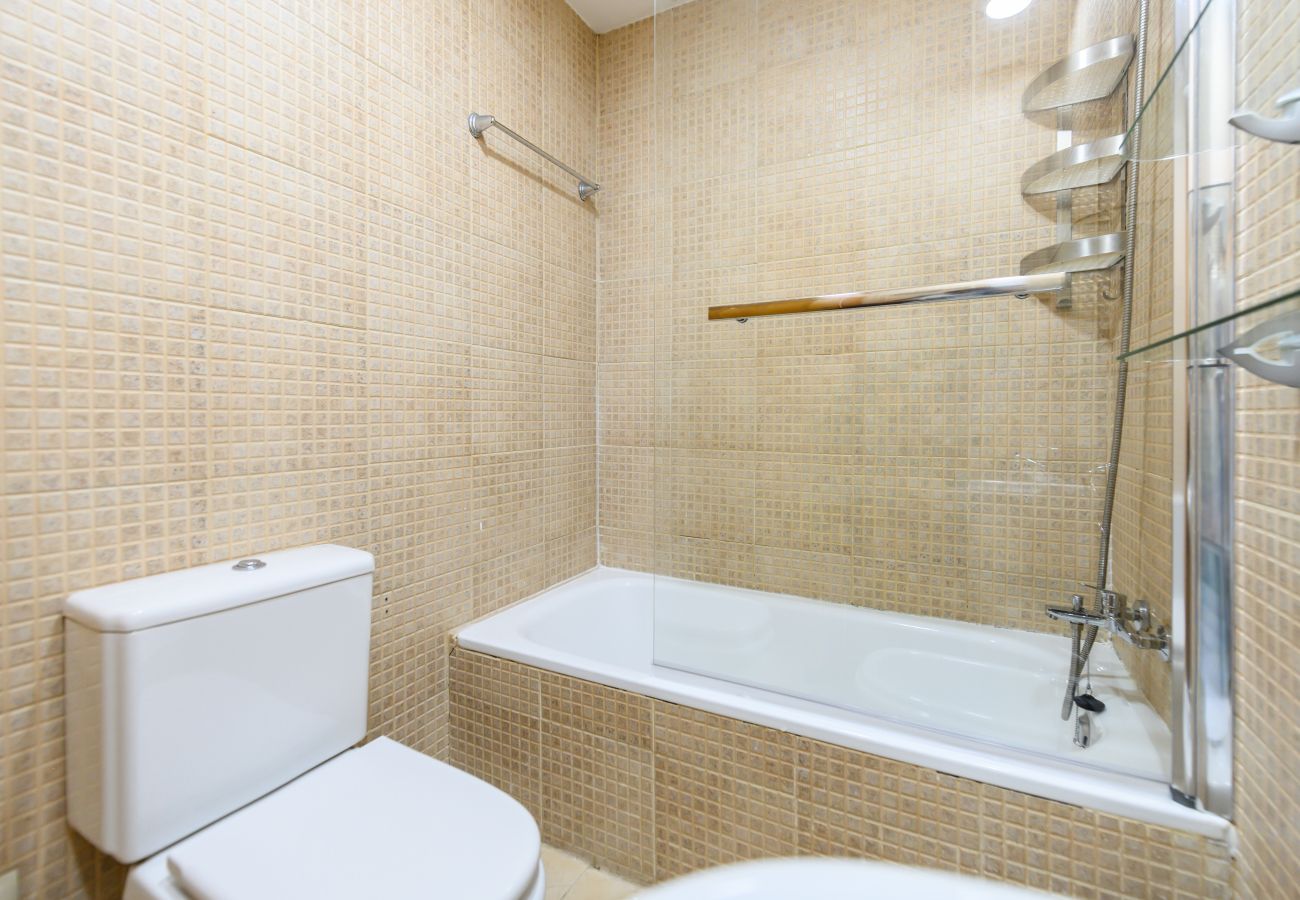 Apartment in Madrid - M (DIN132F) Piso de 2 dormitorios y 3 baños en el