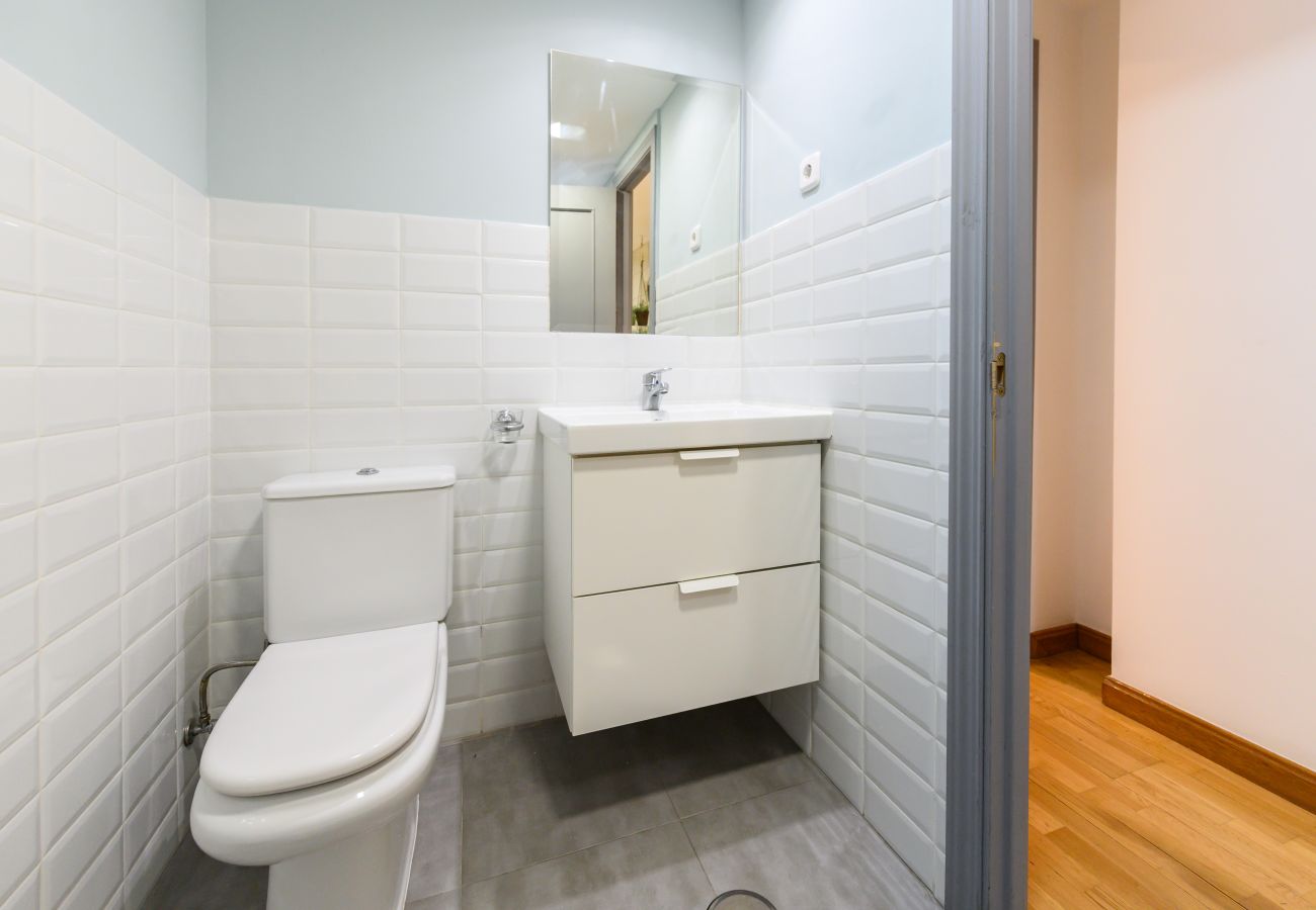 Apartment in Madrid - M (PRA100C) Piso 2 dormitorios y 2 baños en el cen