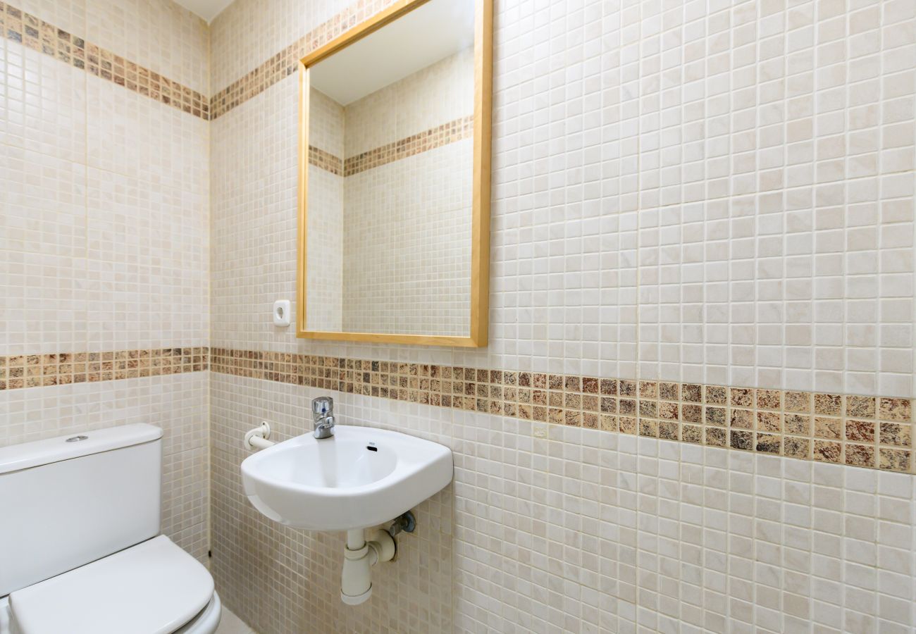 Apartment in Madrid - M (PRA100C) Piso 2 dormitorios y 2 baños en el cen