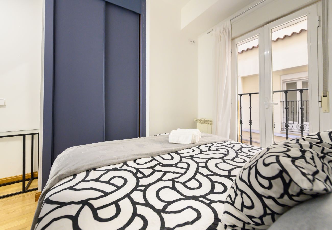 Apartment in Madrid - M (PRA100C) Piso 2 dormitorios y 2 baños en el cen