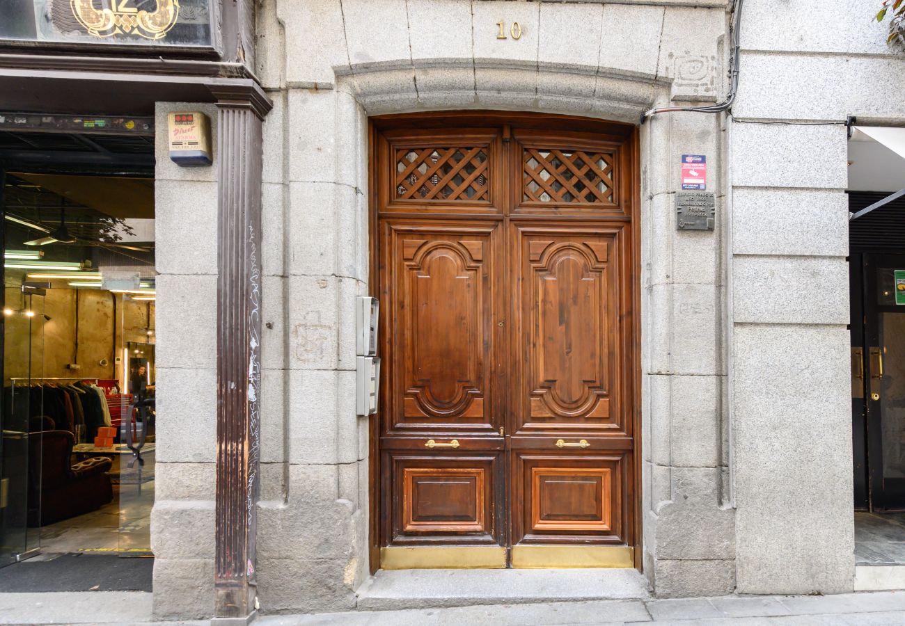 Apartment in Madrid - M (PRA100C) Piso 2 dormitorios y 2 baños en el cen