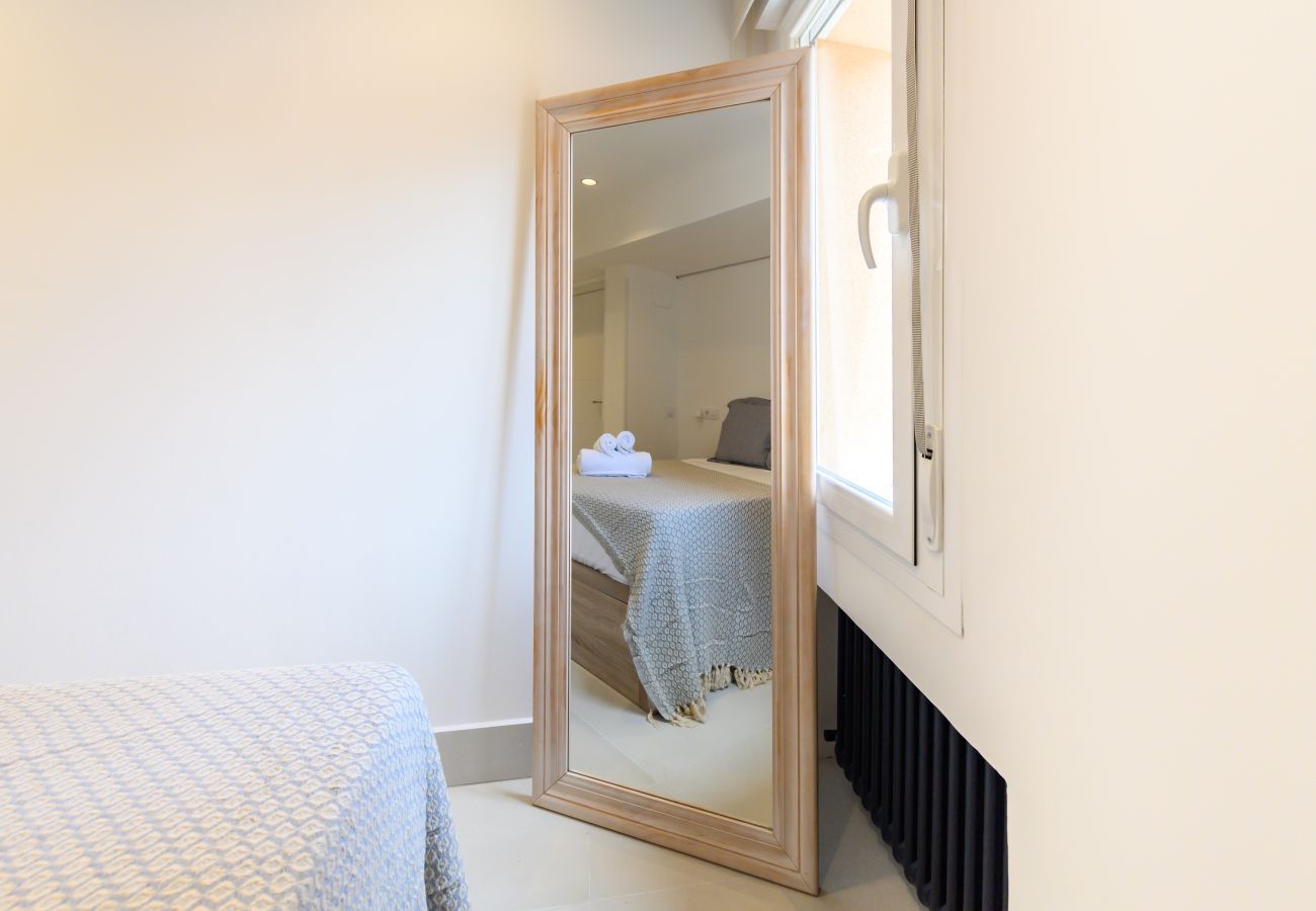 Apartment in Madrid - M (COL164B) Piso de 2 dormitorios en Chamartín