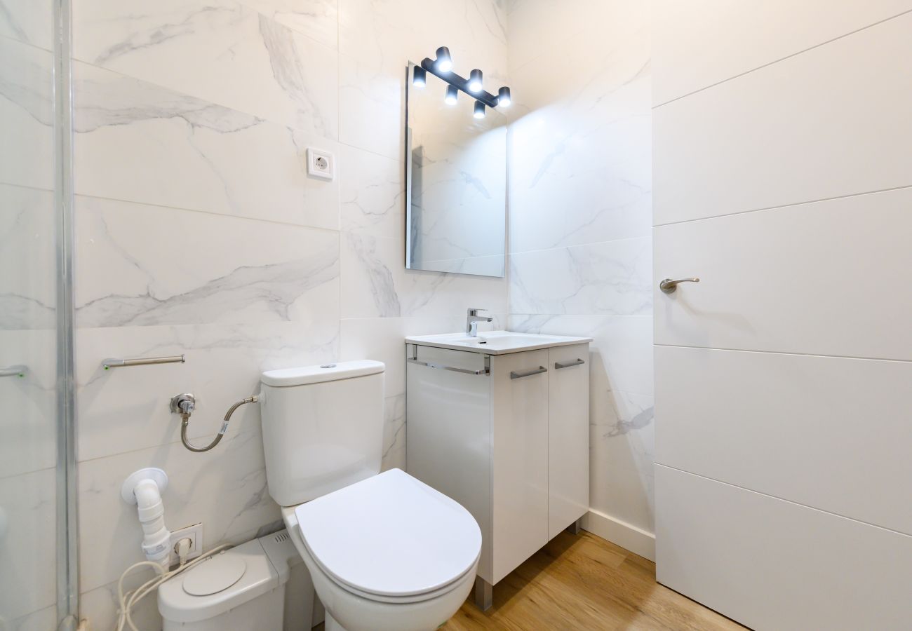 Apartment in Madrid - M (ABR1710C) Piso de 2 dormitorios, 2 baños cerca 