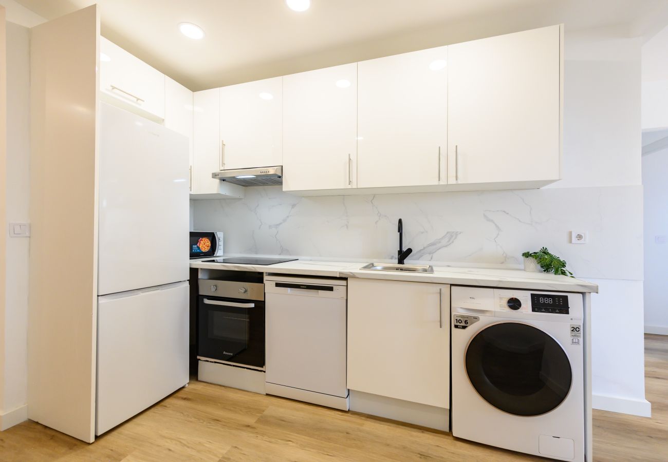 Apartment in Madrid - M (ABR1710C) Piso de 2 dormitorios, 2 baños cerca 