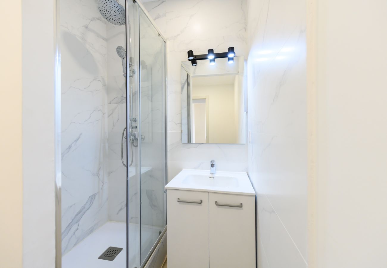Apartment in Madrid - M (ABR1710C) Piso de 2 dormitorios, 2 baños cerca 