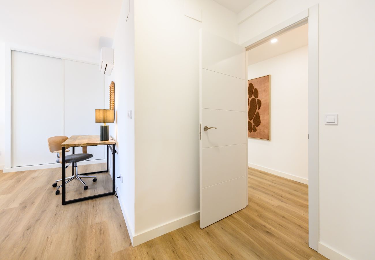 Apartment in Madrid - M (ABR1710C) Piso de Lujo 2 dormitorios y 2 baños