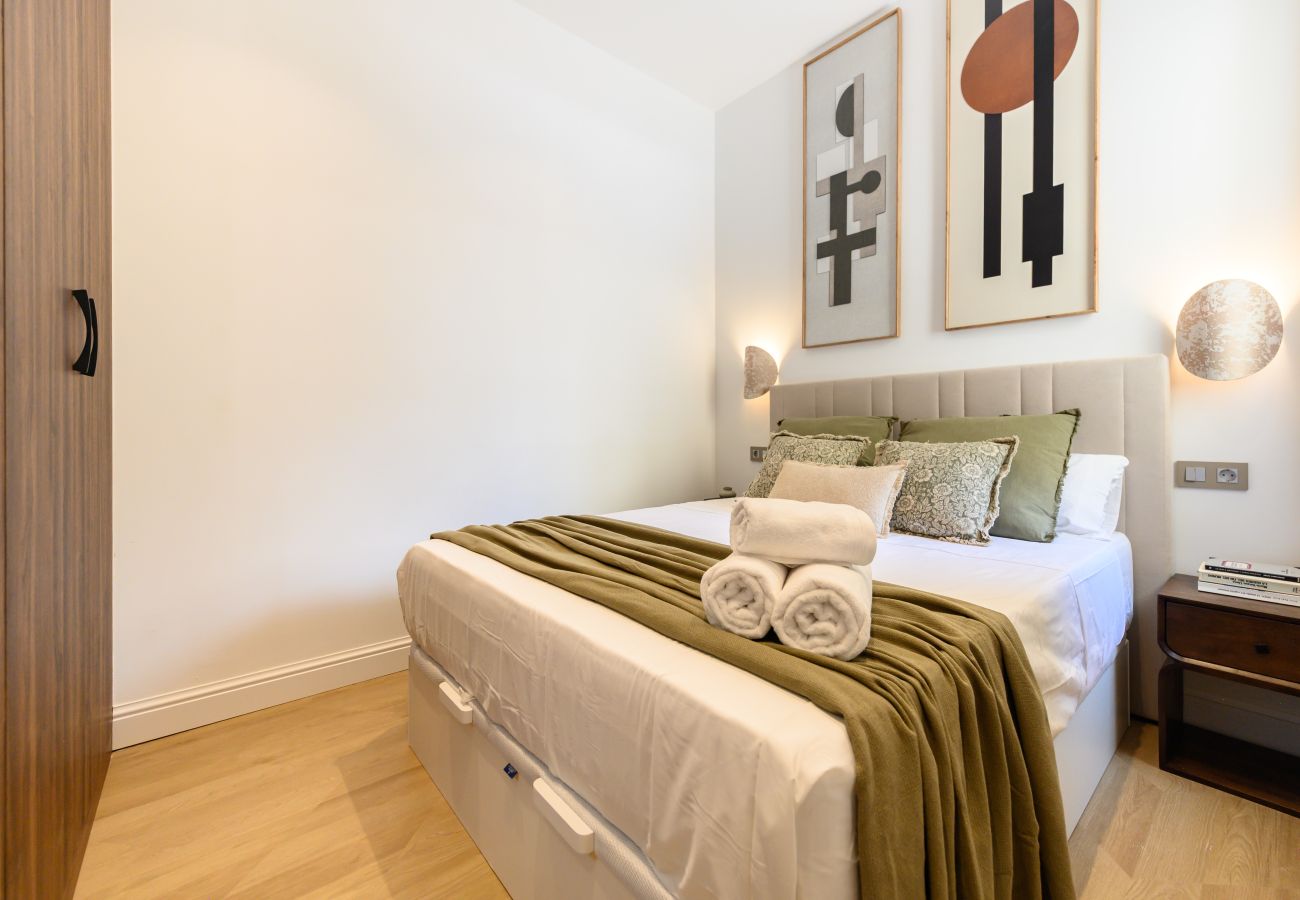 Apartment in Madrid - M (HER1080C) Piso de 2 dormitorios en el barrio d