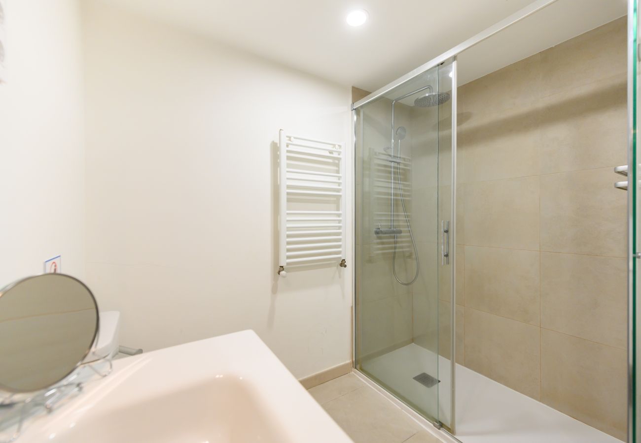 Apartment in Madrid - M (ASO941B) Piso 3 dormitorios y 2 baños en Ciudad