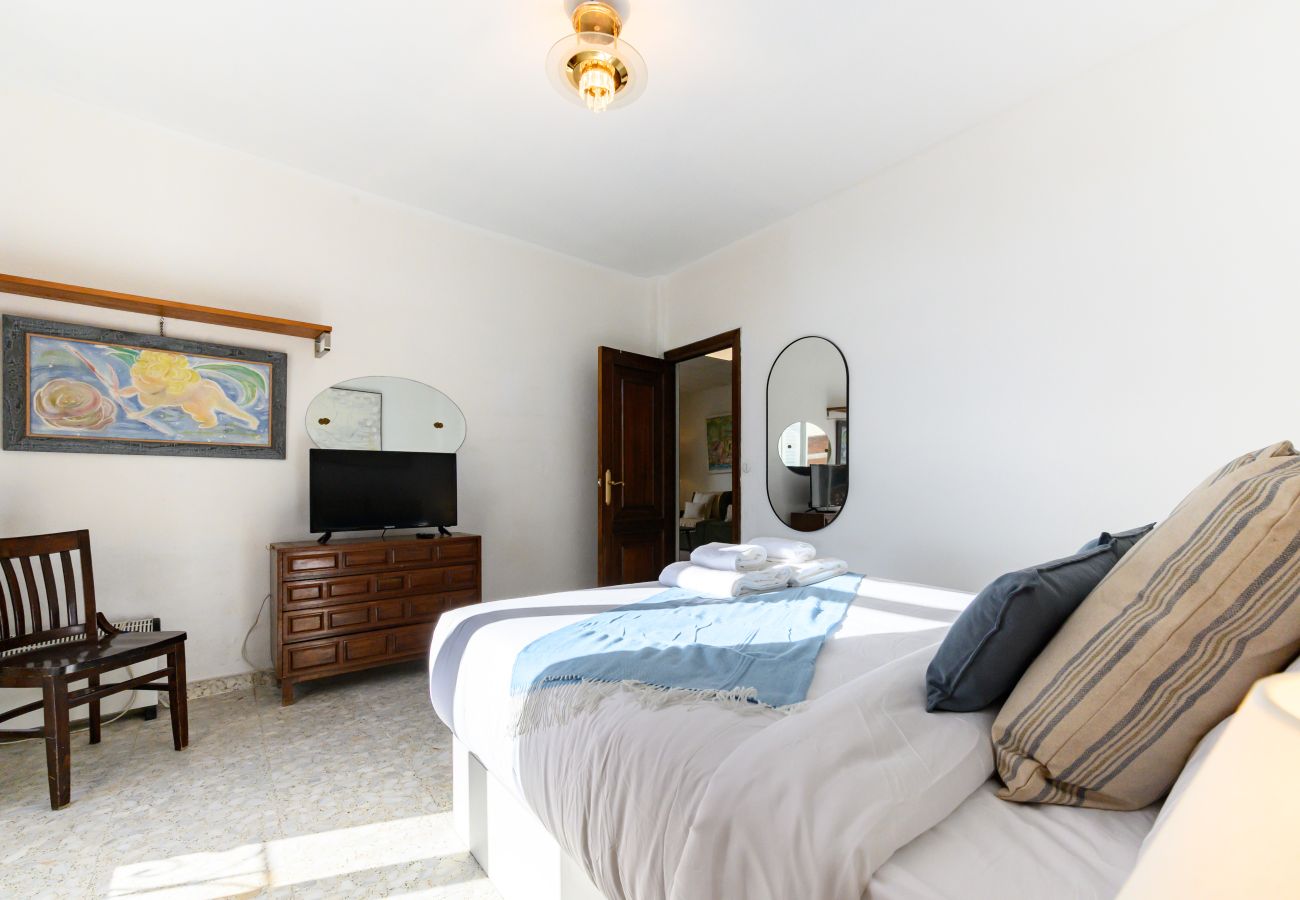 Apartment in Madrid - M (NSDV1012) Piso de 4 dormitorios en Fuencarral-E