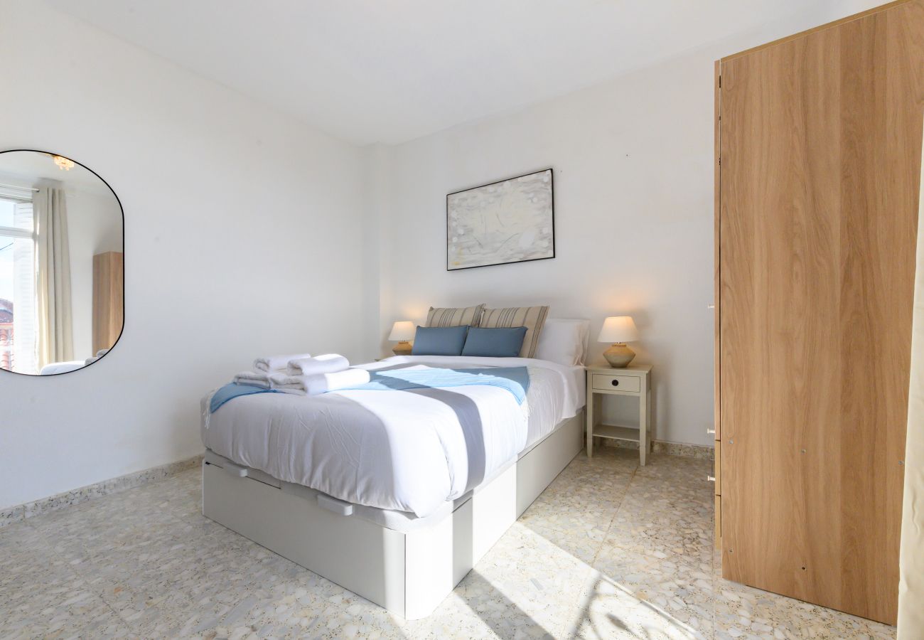 Apartment in Madrid - M (NSDV1012) Piso de 4 dormitorios en Fuencarral-E