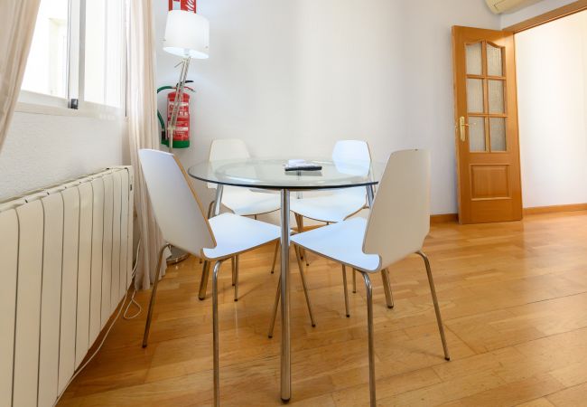 Appartement à Madrid - M (DFO214) Apartamento en el Museo Reina Sofía - A Appartement à Madrid - M (DFO214) Apartamento en el Museo Reina Sofía - A