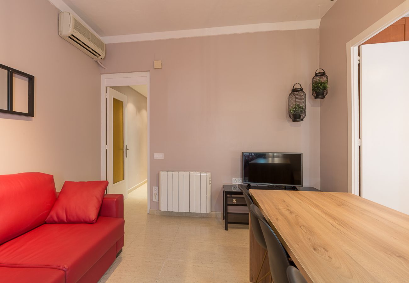 salon moderne de l'appartement plaza españa à Barcelone pour les vacances