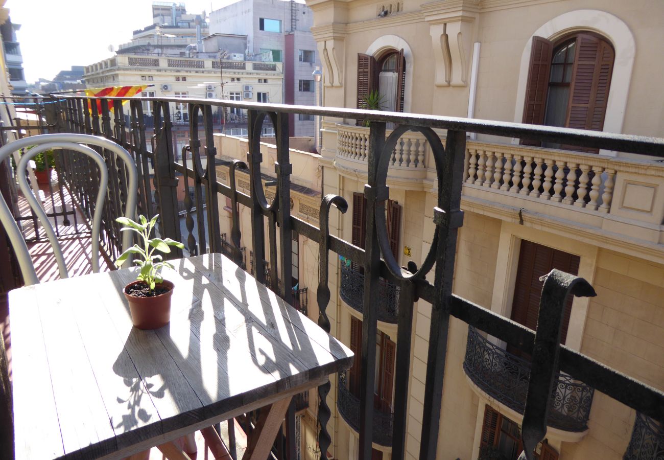 Appartement à Barcelone - Appartement rénové, très lumineux, tranquile à louer à Barcelone centre, Gracia.