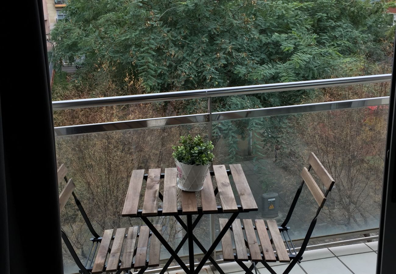 Appartement à Hospitalet de Llobregat - LA FIRA, appartement de 4 chambres très agréable, lumineux et calme près de La Fira à Hospitalet, Barcelone