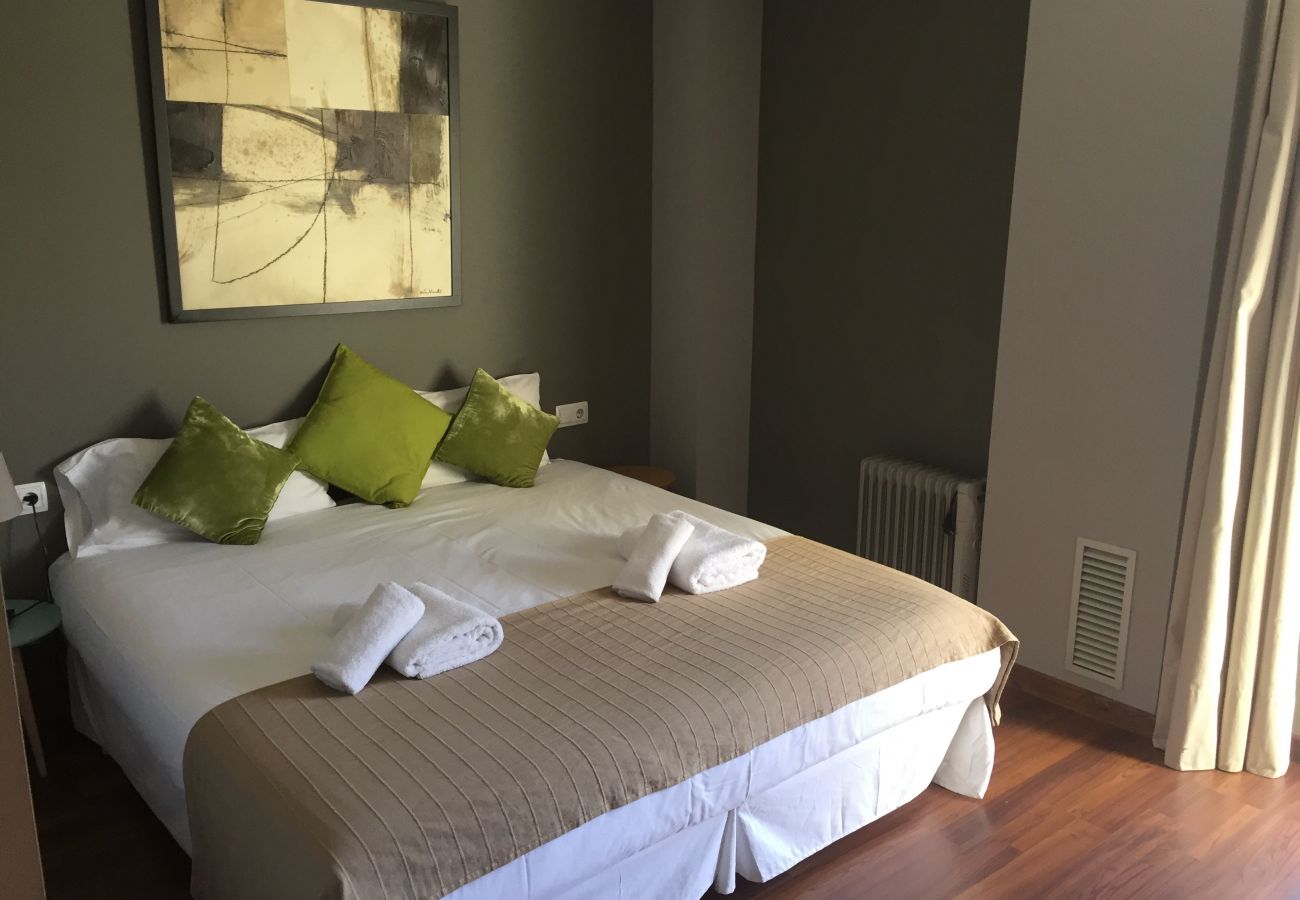 Appartement à Hospitalet de Llobregat - LA FIRA, appartement de 4 chambres très agréable, lumineux et calme près de La Fira à Hospitalet, Barcelone