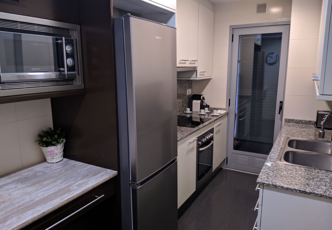 Appartement à Hospitalet de Llobregat - LA FIRA, appartement de 4 chambres très agréable, lumineux et calme près de La Fira à Hospitalet, Barcelone