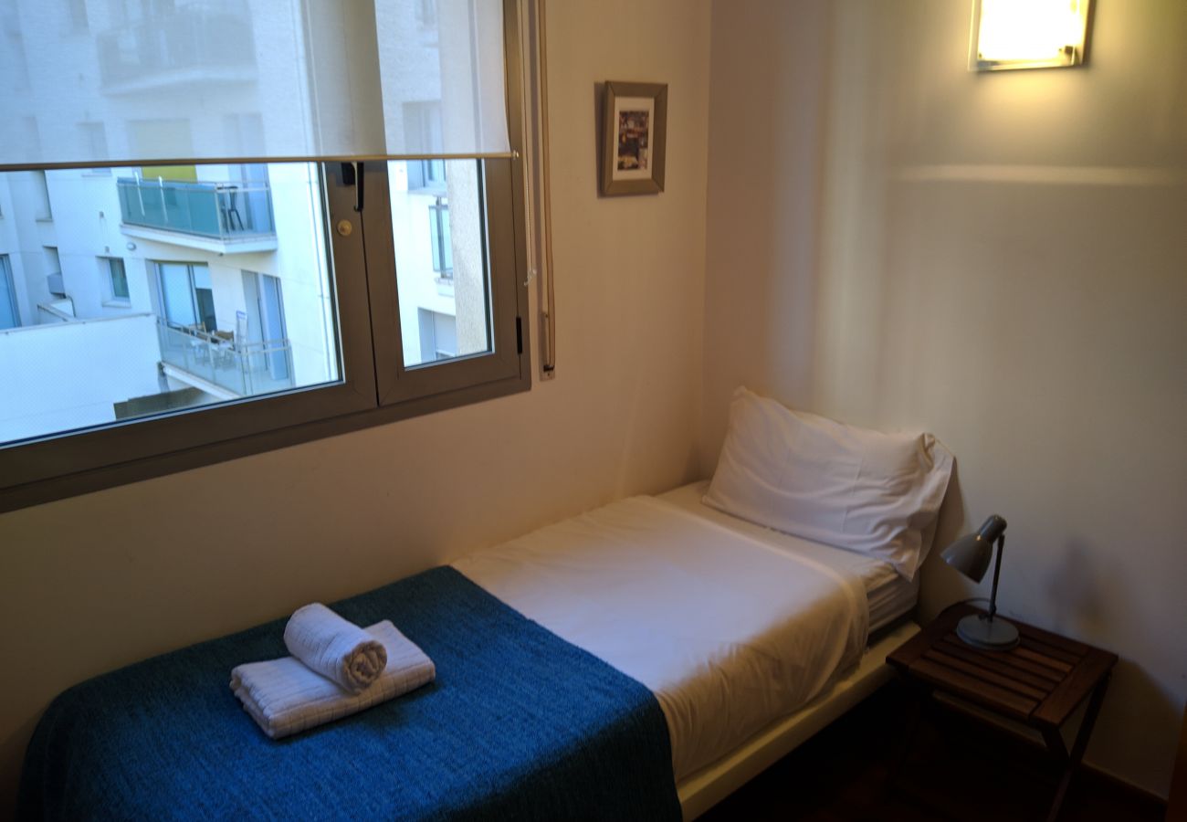 Appartement à Hospitalet de Llobregat - LA FIRA, appartement de 4 chambres très agréable, lumineux et calme près de La Fira à Hospitalet, Barcelone