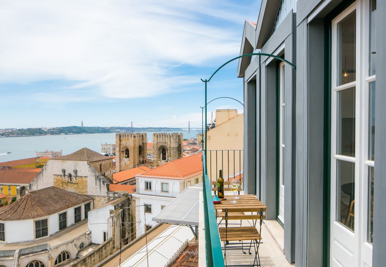 vue sur le fleuve de l’appartement de location haute gamme à Lisbonne