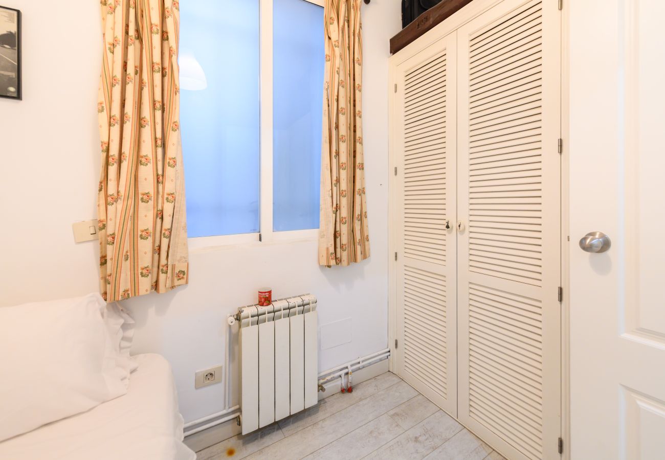 Appartement à Madrid - M (ESA81) Apto. Tribunal-Malasaña-Chueca