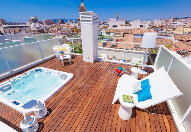  à Málaga - iloftmalaga Premium Calle Nueva 5D, Jacuzzi y terraza privada