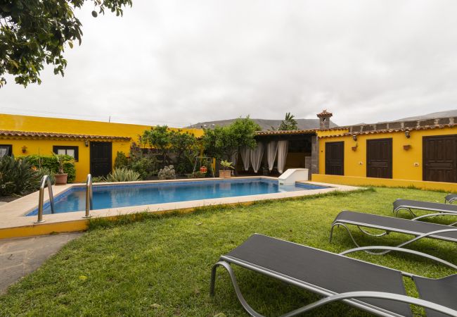 Villa à Gáldar - Villa de lujo con piscina privada y barbacoa 10 pax
