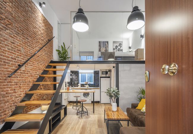  à Madrid - M (MPE35) Apartamento dúplex con patio