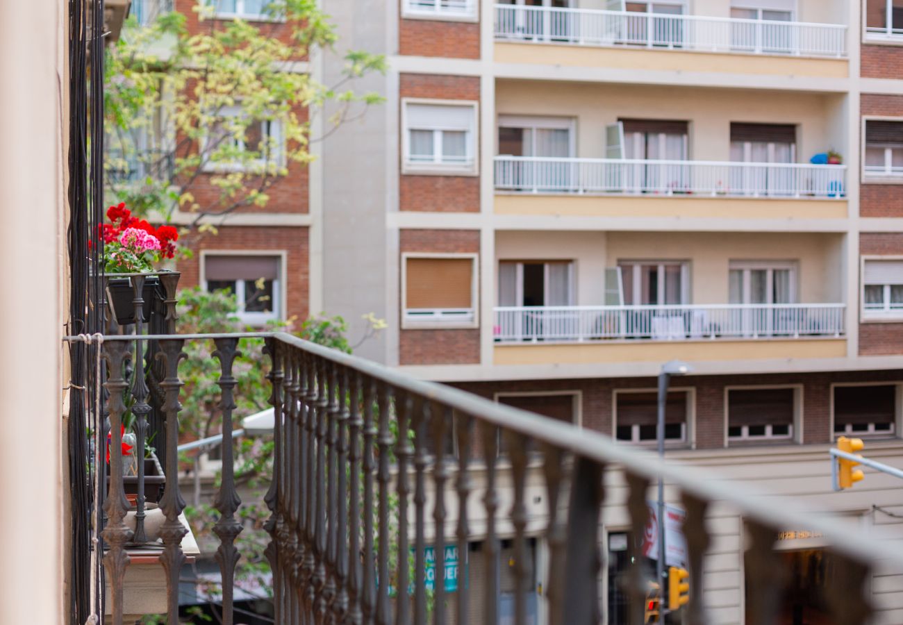 Appartement à Barcelone - TURO PARK, bel appartement avec balcon