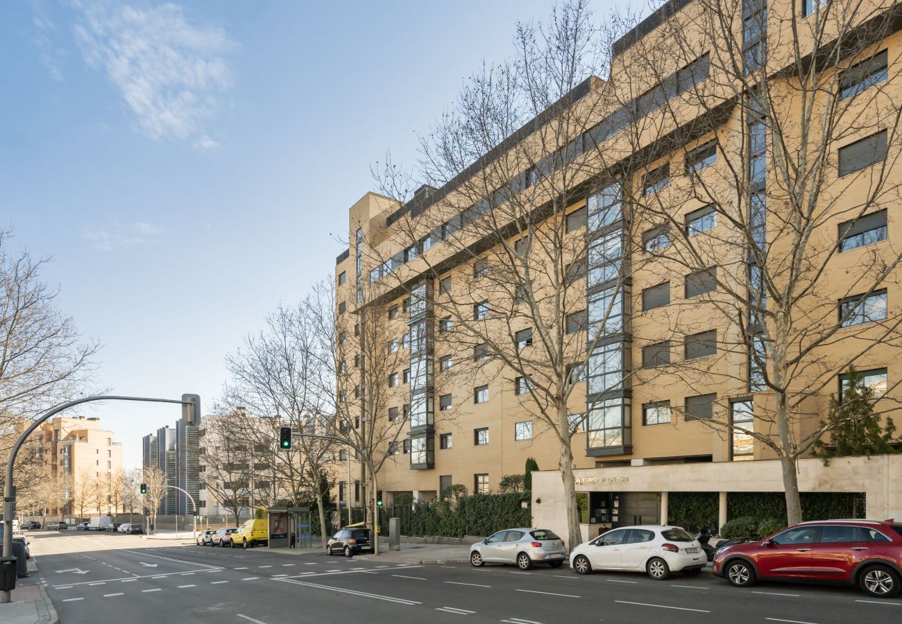 Appartement à Madrid - Apartamento lujo ISLAZUL gimnasio+sauna M (EUR19)