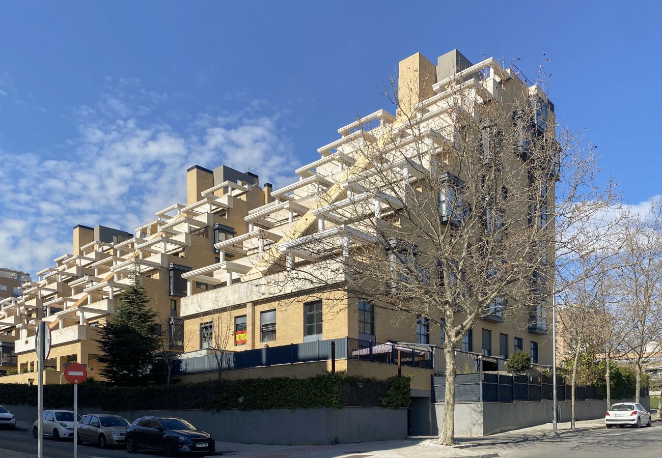 Appartement à Madrid - Apartamento lujo ISLAZUL gimnasio+sauna M (EUR19)