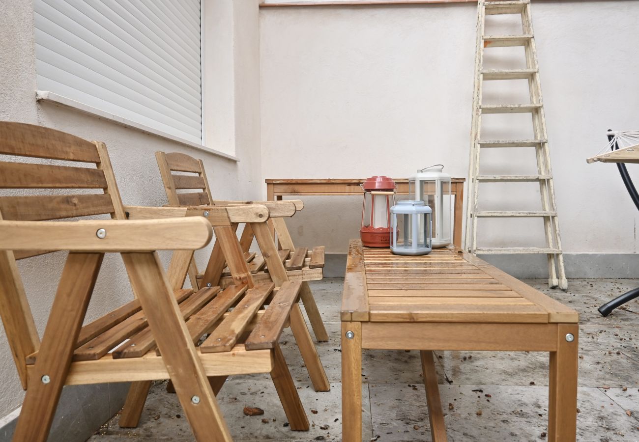 Studio à Madrid - Exquisito Estudio con Cama en Mezanine y Patio Compartido MPE35C