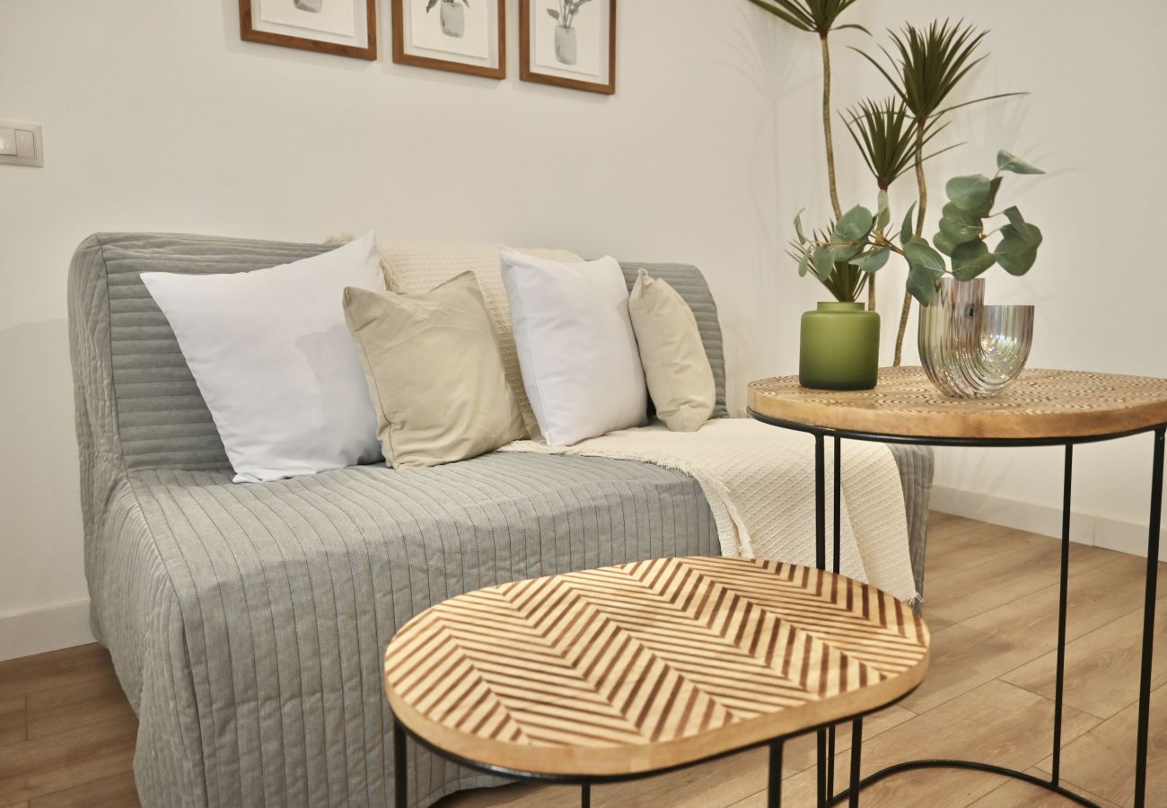 Studio à Madrid - Exquisito Estudio con Cama en Mezanine y Patio Compartido MPE35C