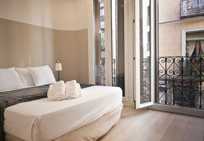  à Madrid - M (PAL4) Amplia vivienda de tres dormitorios en La
