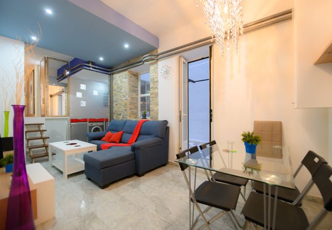  à Madrid - M (MPE51) Encantador Apartamento con Patio Privado