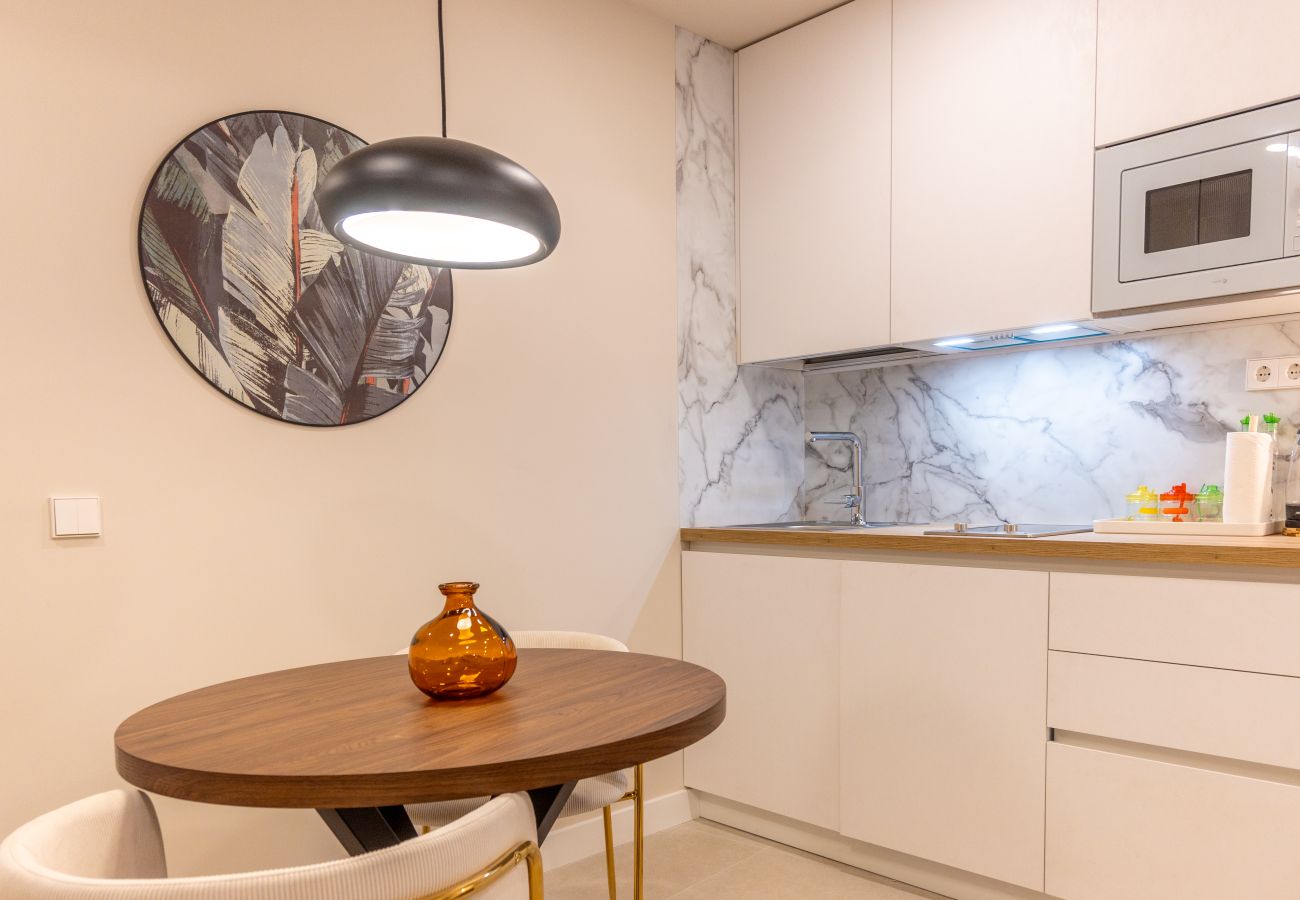 Studio à Madrid - M (DEL291º3) Liria: Un Espacio de Elegancia y Conf