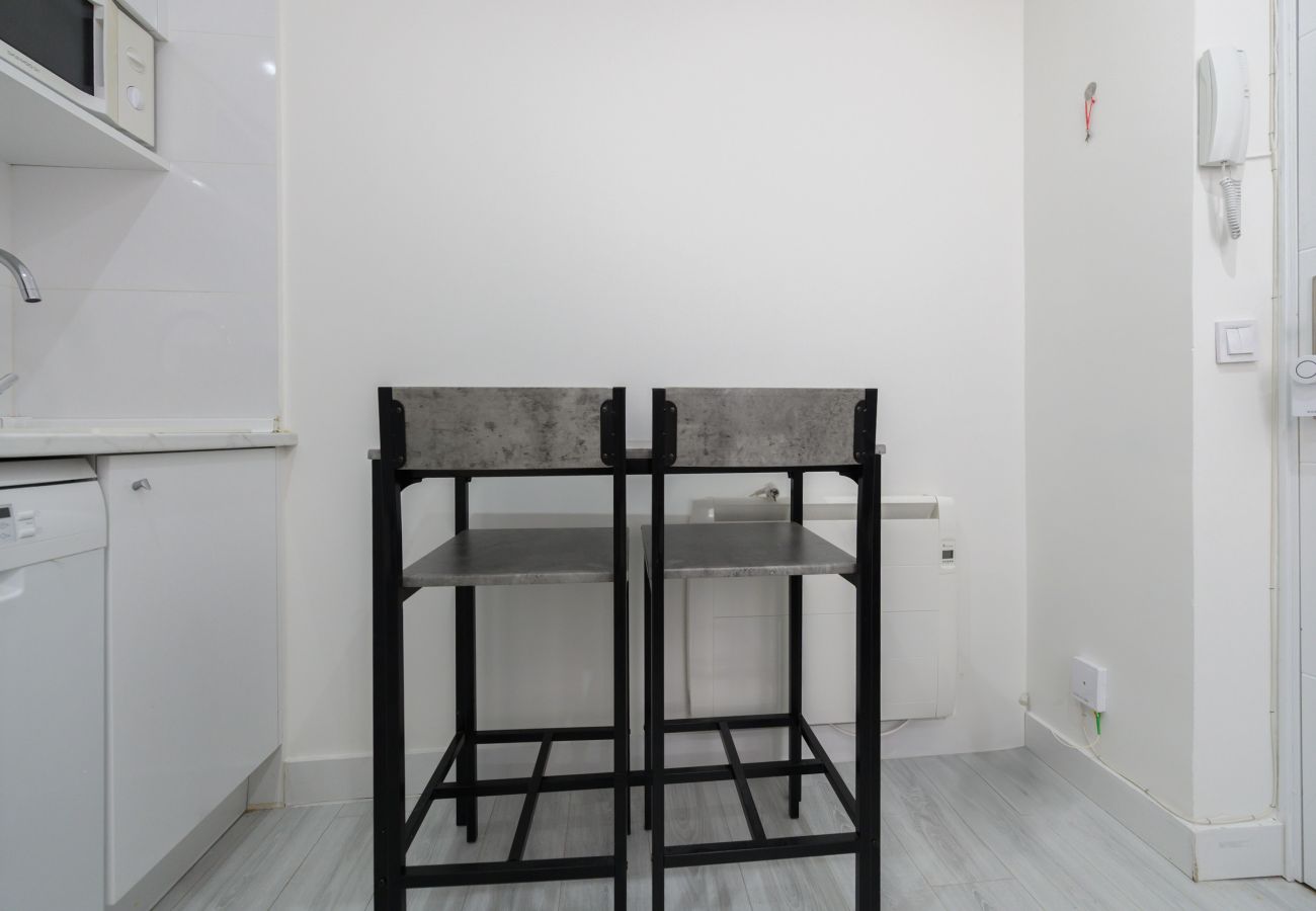 Appartement à Madrid - M (MDL9)Alquiler Mensual en Madrid – Piso moderno