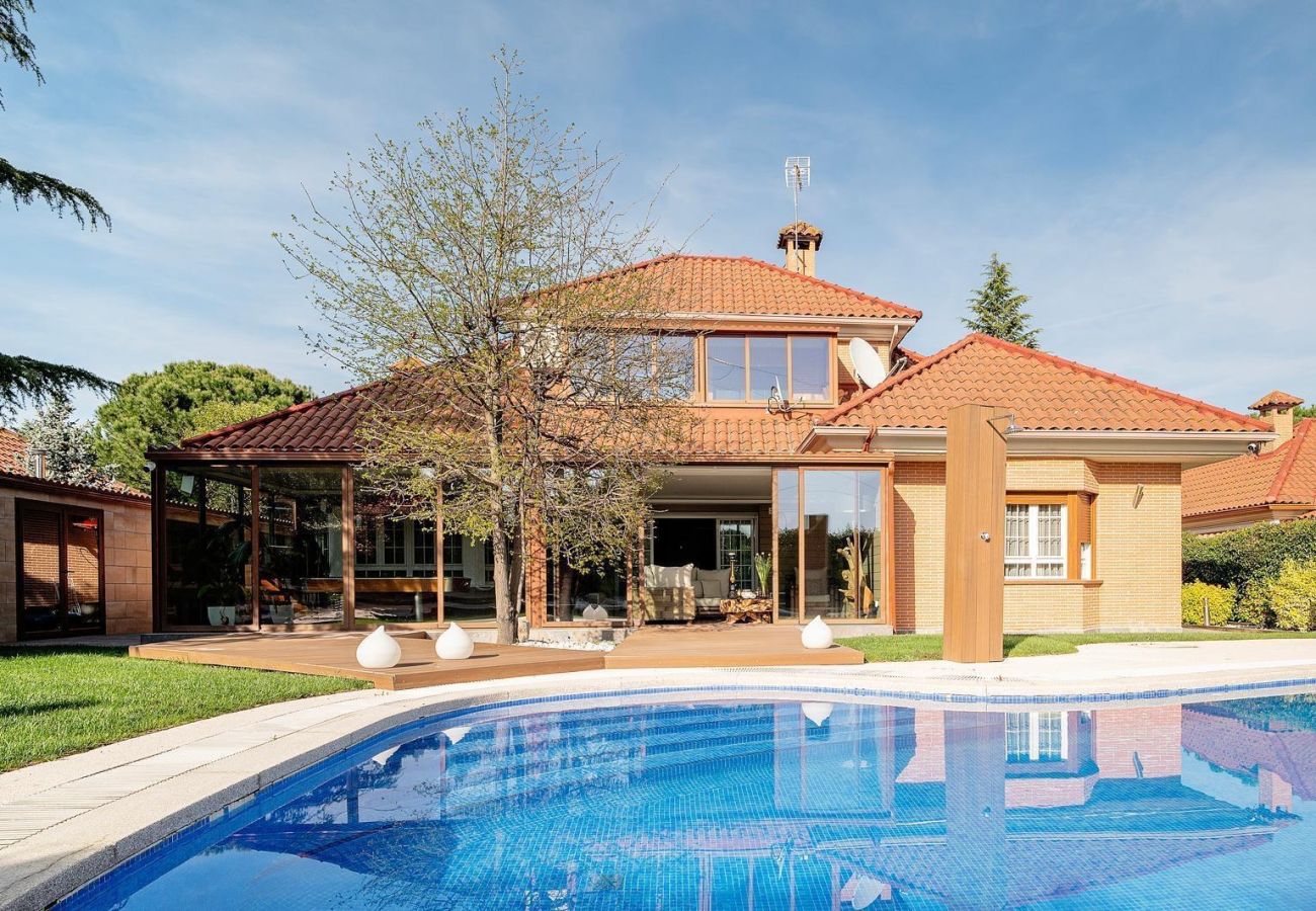Chalet à Pozuelo de Alarcón - M (TAJ13) Madrid – Chalet de Lujo con Piscina, Gim