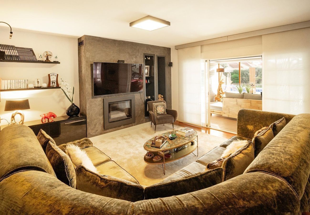 Chalet à Pozuelo de Alarcón - M (TAJ13) Madrid – Chalet de Lujo con Piscina, Gim