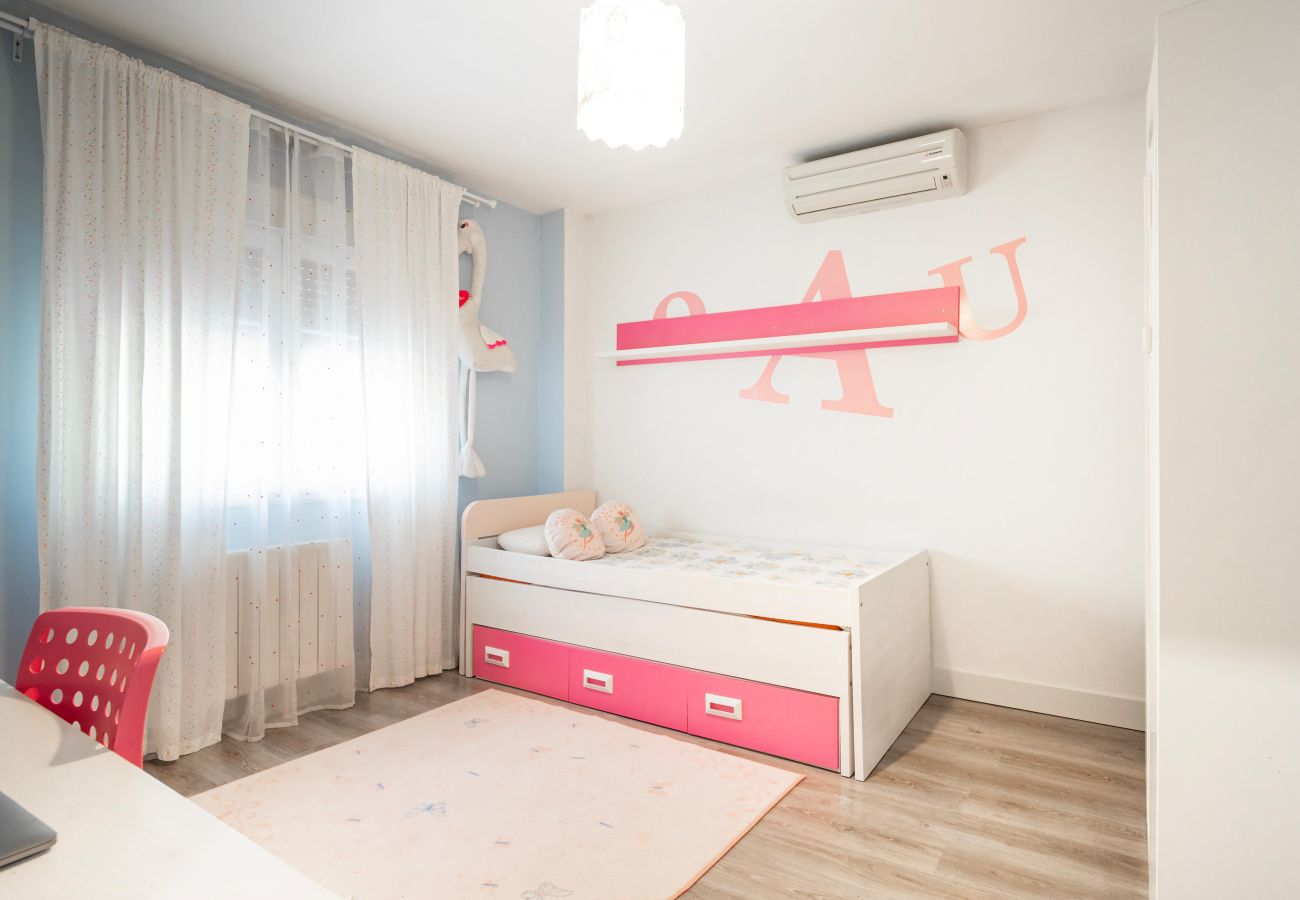 Chalet à Pozuelo de Alarcón - M (TAJ13) Madrid – Chalet de Lujo con Piscina, Gim