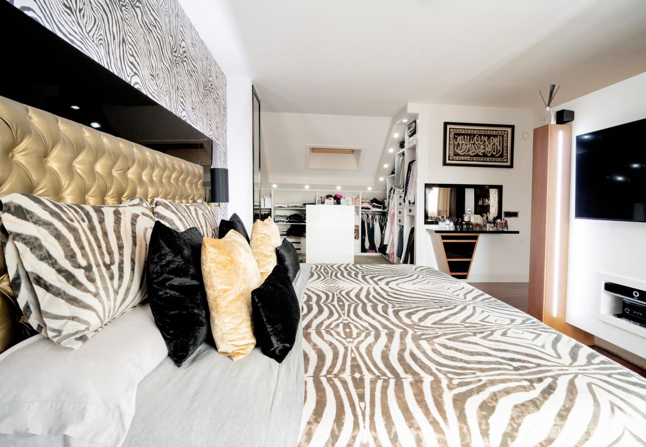 Chalet à Pozuelo de Alarcón - M (TAJ13) Madrid – Chalet de Lujo con Piscina, Gim