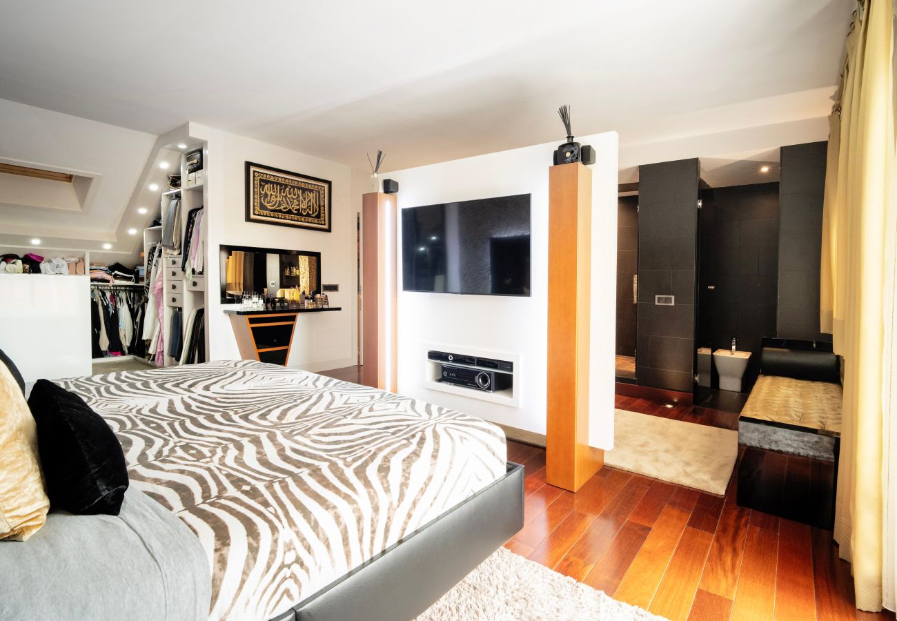 Chalet à Pozuelo de Alarcón - M (TAJ13) Madrid – Chalet de Lujo con Piscina, Gim