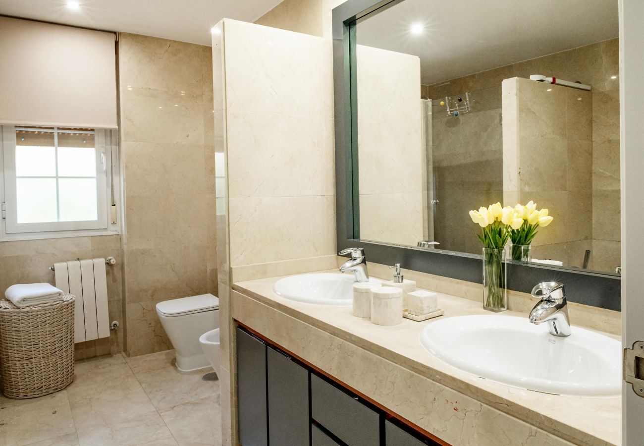 Chalet à Pozuelo de Alarcón - M (TAJ13) Madrid – Chalet de Lujo con Piscina, Gim