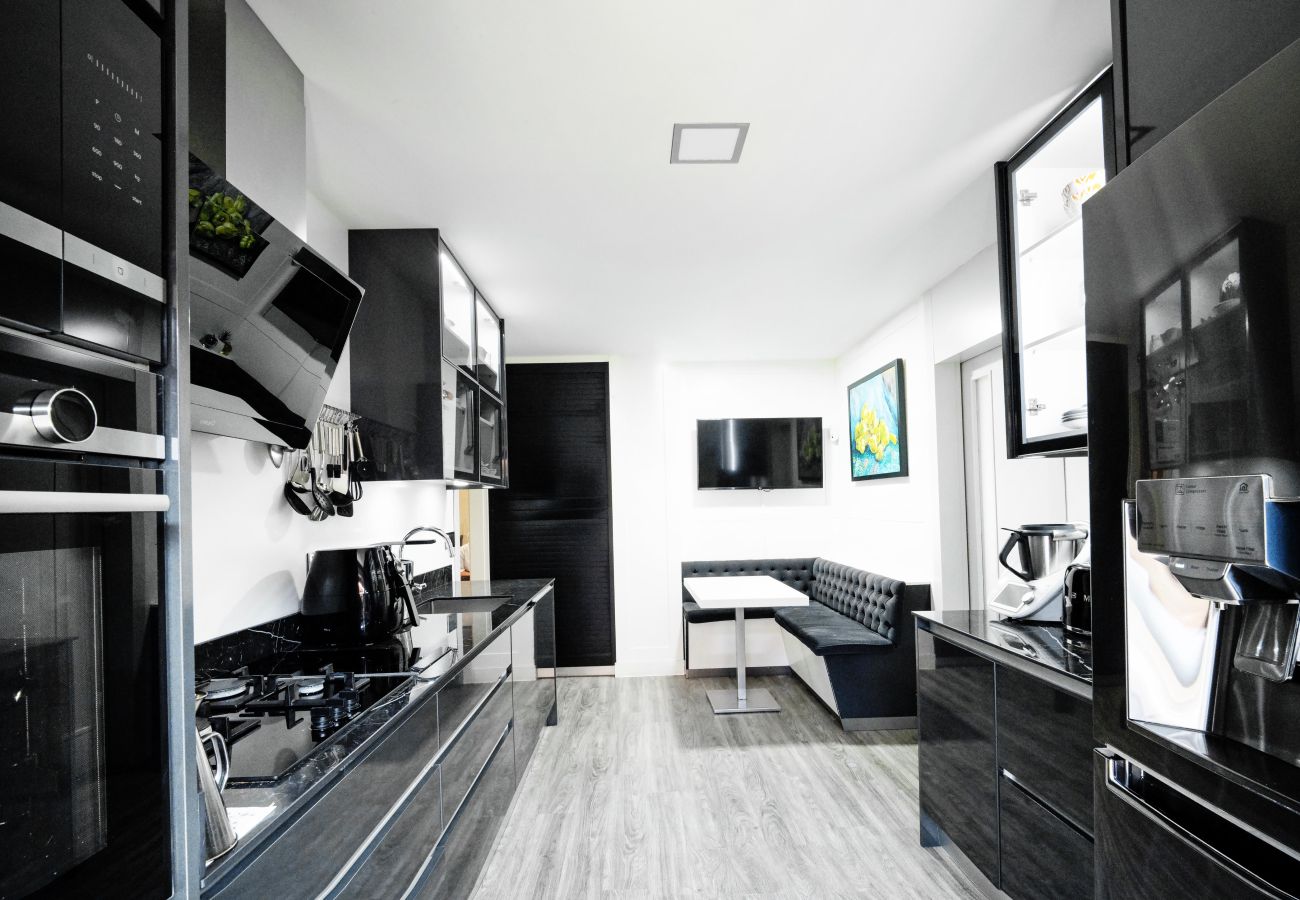 Chalet à Pozuelo de Alarcón - M (TAJ13) Madrid – Chalet de Lujo con Piscina, Gim